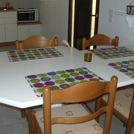 Antigoni אצ'ארבי