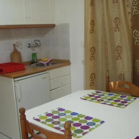 Antigoni מלון דירות אצ'ארבי